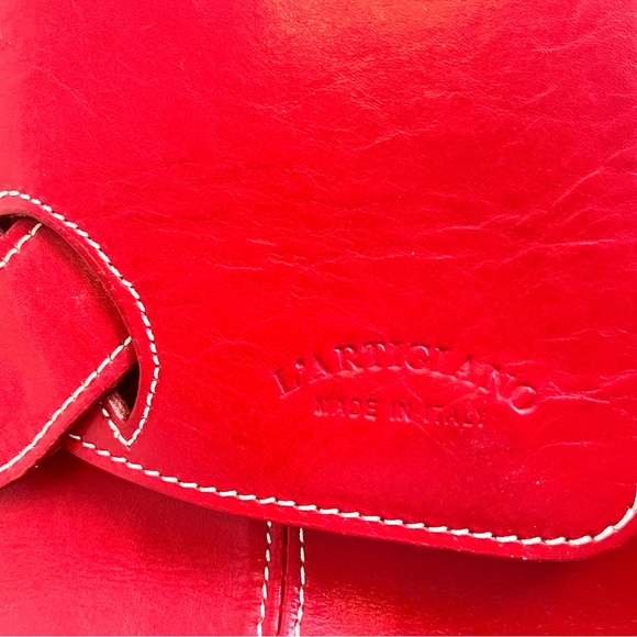 Vibrant Red Leather Crossbody Bag with Glossy Finish - Picture 9 of 14